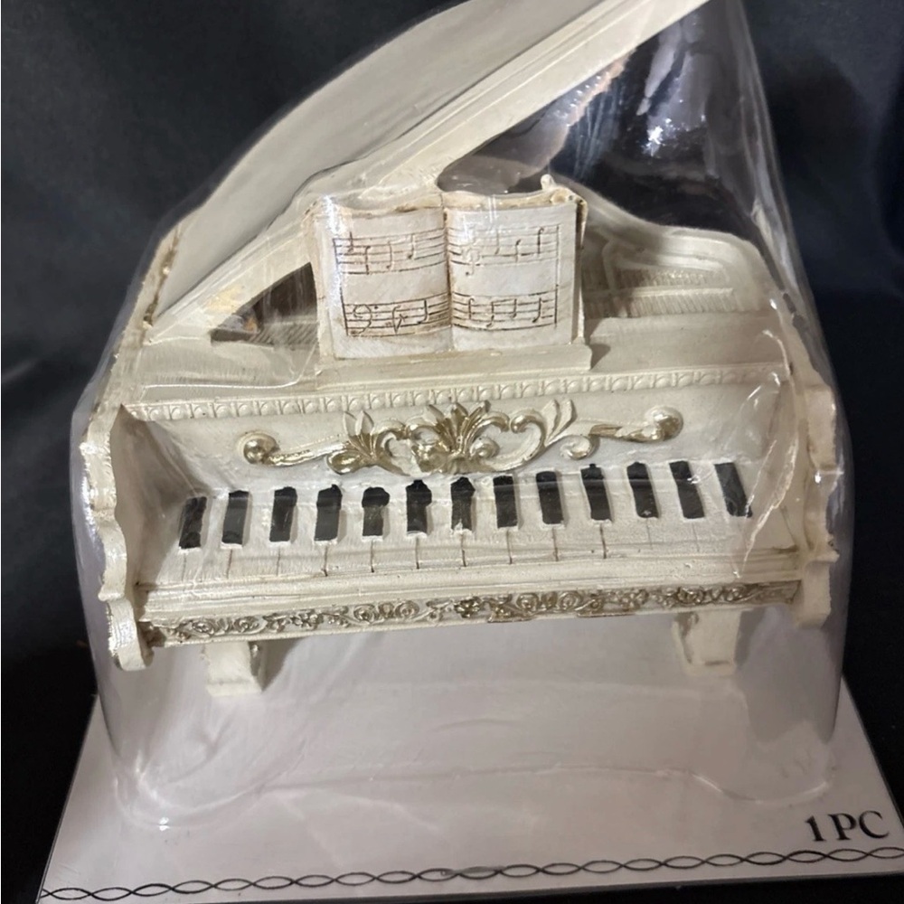 Ashland® Mini Ivory Piano Decoration New Halloween accessory